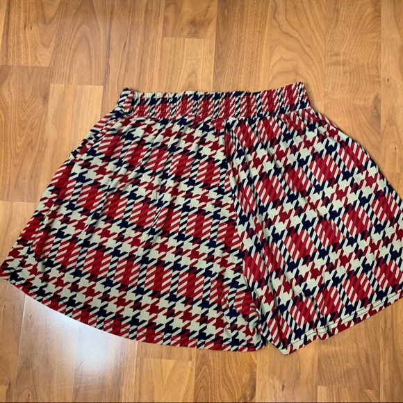 Checkered red white and blue shorts pockets - Picture 7 of 8